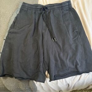 Men’s Large Under Armor Heatgear Shorts Large